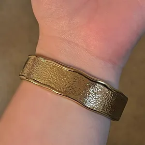 Vintage Gold-tone Wavy Textured Bangle Bracelet thumbnail 11