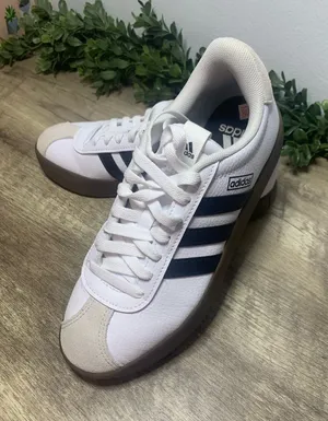 Adidas Womens White & Navy VL Court Shoe size 6.5 thumbnail 1