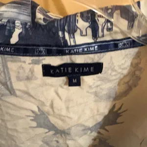 Katie Kime Apres Ski Toile Pajama Top in White & Navy thumbnail 4