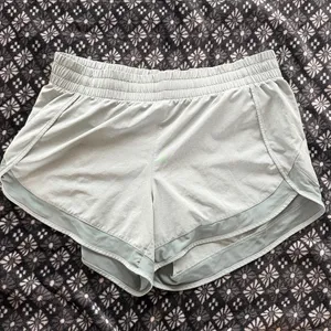 Athleta Mesh Racer Run Shorts 4” thumbnail 3