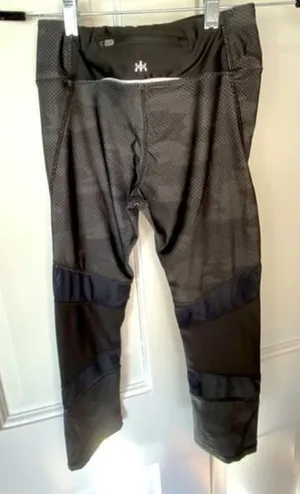 Adore Me Black and Green‎ Capri Leggings Size XS thumbnail 1