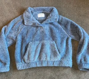 Aeropostale Women’s size Medium Cropped Blue Sherpa Sweatshirt thumbnail 1