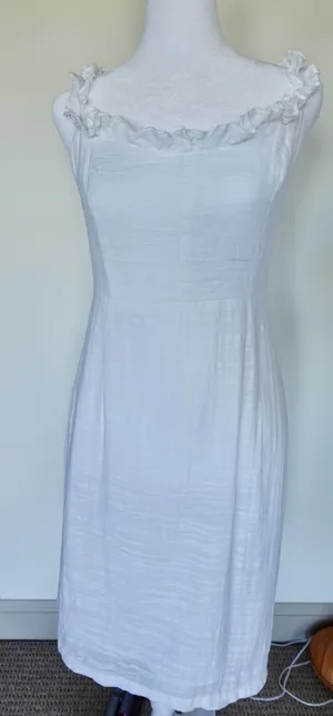 Off-The-Shoulder Florez Petal & Pup Midi Dress thumbnail 2