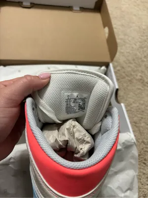 Women’s Air Jordan 1 thumbnail 4