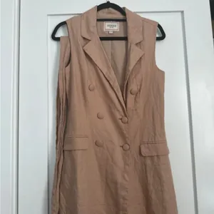 GUESS Beige Double-Breasted Sleeveless Dress thumbnail 2