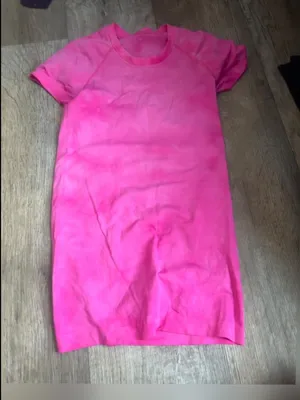 Lululemon Swiftly Tech Short Sleeve Shirt in a pink marbled dye pattern size 2 thumbnail 2