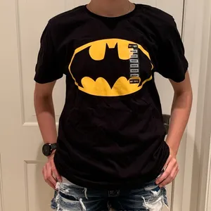 NWT Hot Topic Batman T-shirt M thumbnail 1