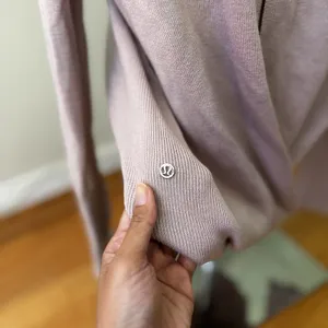 Lululemon Bring It Backbend Sweater Porcelain Pink Cashmere P2P 21” Sz 4 FLAWED thumbnail 7