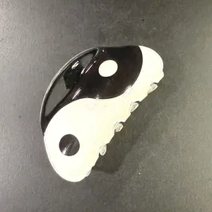 Yin Yang Claw Hair Clip thumbnail 4