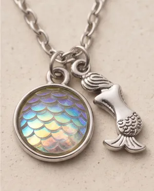 Boutique New Iridescent Scale and Silver Mermaid Charm Pendant Necklace thumbnail 2