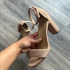 Naturalizer Women's Beige Suede Sandals Tan Platform Heels 9.5 thumbnail 2