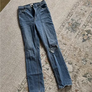 Abercrombie & Fitch 90’s Slim Straight Leg Jeans thumbnail 3