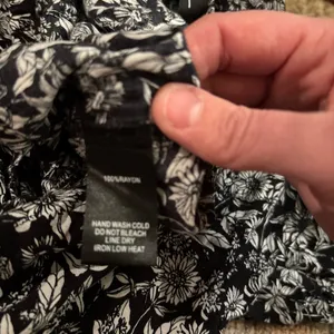 Lulus black & white floral wide leg pants sz M thumbnail 5