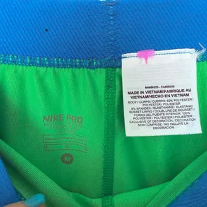 Nike Pro Women’s Medium Cropped Green Leggings Pants thumbnail 3