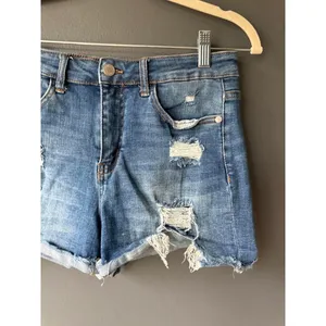 Judy Blue Distressed Denim Shorts Medium thumbnail 9
