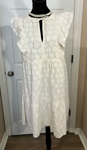 Flirty white evening dress thumbnail 1