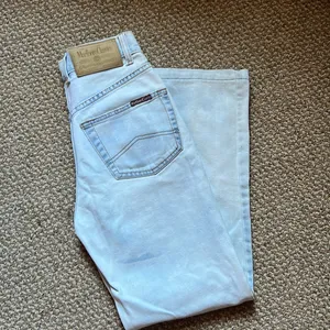 Vintage Marlboro Classics light wash, high waist cigarette jeans thumbnail 8