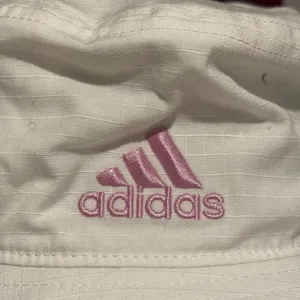 Adidas Women's Essentials Plus Bucket Hat White/Bliss Lilac one size thumbnail 4