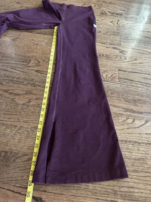 Vuori Plum Purple Split Hem flare leggings Mid Rise XS 00 0 2 Pilates Yoga Gym thumbnail 4
