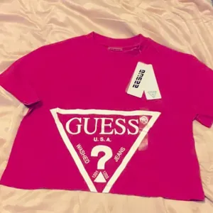 Guess Women's Active Short Sleeve Oversized Logo Cropped T-Shirt Pink Small NWT thumbnail 3