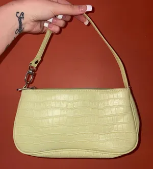 SheIn Croc-Embossed Shoulder Bag in Light green thumbnail 1