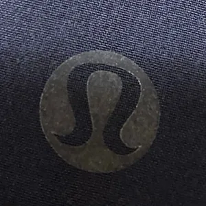 Lululemon Women's Black Pull On Back Pocket Workout Athletic Running Shorts Sz 6 thumbnail 4