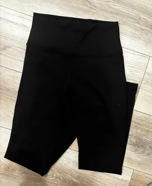 Black Wunder Under Leggings size 6 thumbnail 1