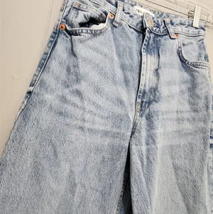 Zara High Rise 90s Jeans thumbnail 4