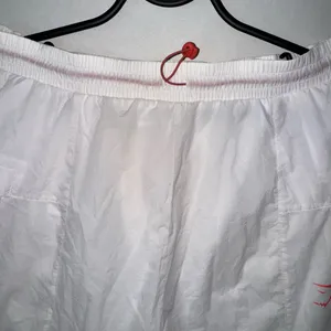 Gymshark Women's White Nylon Jogger Pants M Activewear Lightweight Pockets thumbnail 4