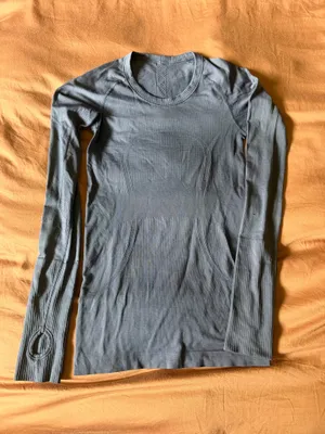 Lululemon running top thumbnail 1