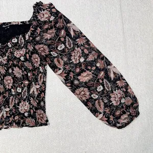Madewell | Lucie Smocked Peasant Top in Floral | Small thumbnail 9