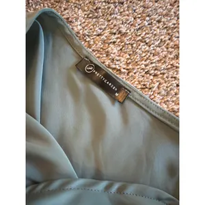 Pretty Garden One Shoulder Sage Green Dress. Size Medium thumbnail 3
