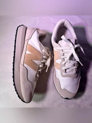 New Balance low-profile sneaker in white and beige thumbnail 5