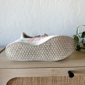 Adidas | VL Court 2.0 Suede Lace-Up Sneaker‎ in White & Dust Pink size 8 thumbnail 8