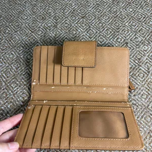 Fossil Women's Kinley Tan Bifold Wallet thumbnail 3