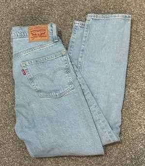 Levi’s 501 Crop Jeans thumbnail 1