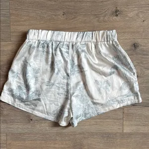 VINTAGE HAVANA White & Blue Tropical Print Stretch Waist Satin Shorts Size Small thumbnail 2