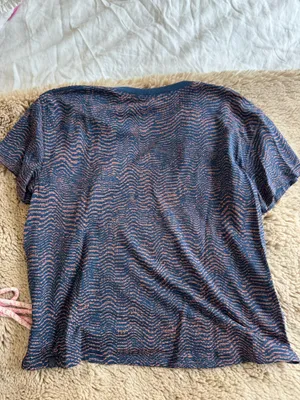 Lululemon T-Shirt thumbnail 2
