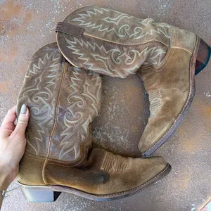 Men’s Dan post Brown leather cowboy boots with white embroidered designs sz 8.5 - have a stain on the right boot #western #cowboy thumbnail 5
