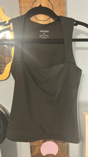 Amazon Black tank top thumbnail 1