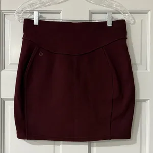 Lululemon Scuba High-Rise Mini Women's Burgundy Skirt size M thumbnail 1