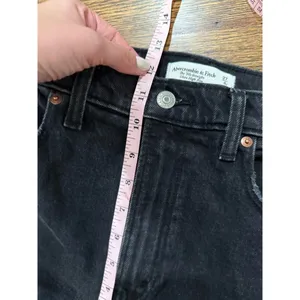 Abercrombie & Fitch Womens the 90s Straight Ultra High Rise Jeans 27/ 4R 2402 thumbnail 9