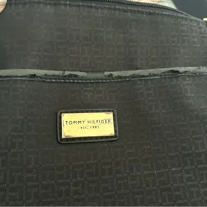 TOMMY HILFIGER black crossbody bag purse thumbnail 2