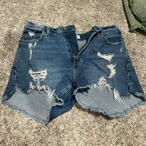 Abercrombie And Fitch 4” Mom Shorts thumbnail 1