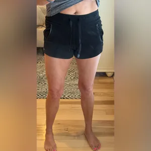 ALO yoga black cotton shorts! Size XS! thumbnail 2