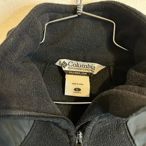 Columbia Woman’s Black Fleece Jacket thumbnail 5
