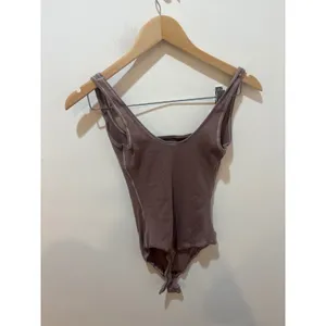 Skims Ribbed Bodysuit Mauve Dusty Rose Scoop Neck Sleeveless Womens Size M thumbnail 2