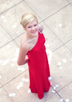 La Femme Red Formal Dress thumbnail 2