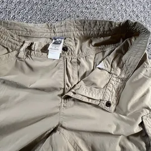 The North Face Womens Convertible Cargo Hiking Pants Sz 10 Beige Zip-Off Outdoor thumbnail 5
