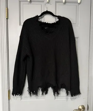 Distressed Black V thumbnail 1